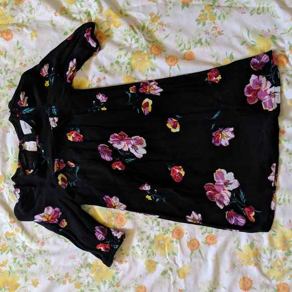 2 Old Navy little girls dresses, 6-7 - Picture 2 of 3